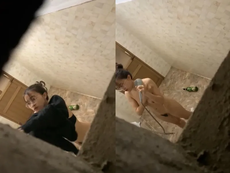 Quay lén em ghệ vú đẹp tắm, khe bím chảy nước ròng ròng